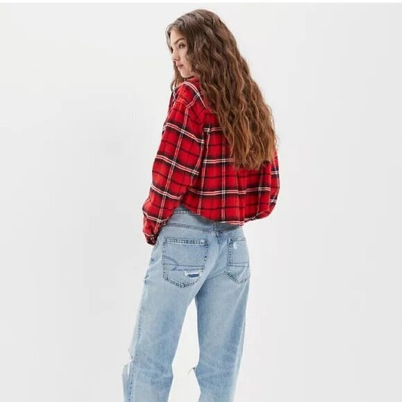 American Eagle Cropped Plaid Flannel Button Down Shirt Red Black Size L NWT - Picture 2 of 9